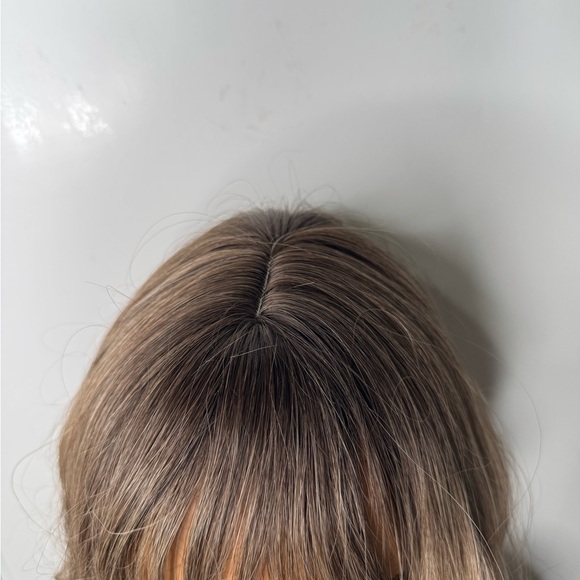 Stylish Ombre Brown  Wavy Short Wig with Bangs - Natural Look - Picture 2 of 8